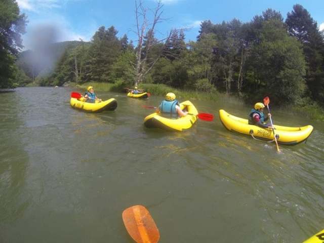 grupo en la canoa